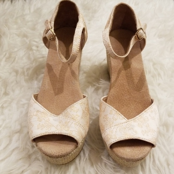 💕TOMS💕 Rose Gold Floral Platform Wedge Sandals - Picture 7 of 8